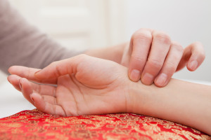 Pulse diagnostic with hand on a cushion